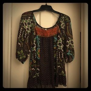 A vintage looking 70s shirt.